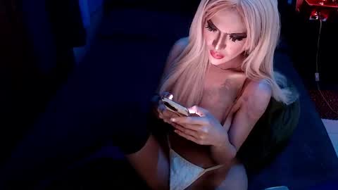 Snapshot of fuckinghotnicolets chatting on 05.26.26 QUEEN OF COMMAND and CUMDUNGEON9 online show from 05.26.26