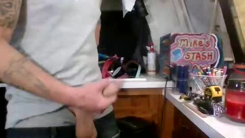 Snapshot of fuckmehard221187 chatting on 12.14.24 me online show from 12.14.24