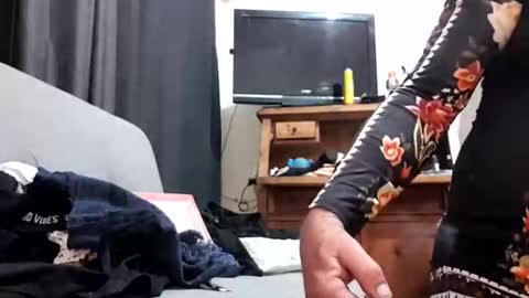 Snapshot of full4cefull chatting on 12.04.24 Pizzaz online show from 12.04.24