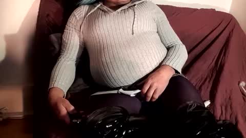 Snapshot of full4cefull chatting on 10.10.25 Pizzaz online show from 10.10.25