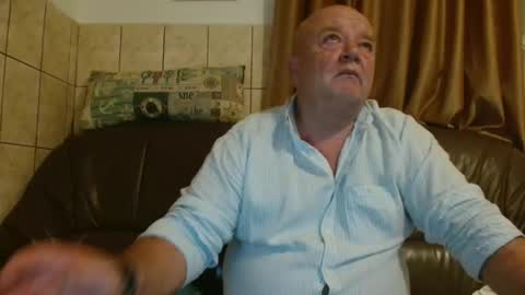 fullballs6 online show from 10.10.25