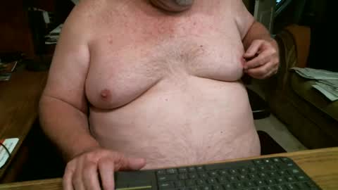 Snapshot of funlovinchub chatting on 01.04.25 funlovinchub online show from 01.04.25