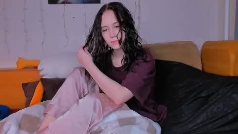 Snapshot of funny_bunny23 chatting on 01.18.26 Eva online show from 01.18.26