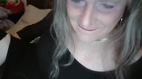 Jessie Love online show from 02.02.25