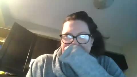 fuzzypeaches87 online show from 12.15.25