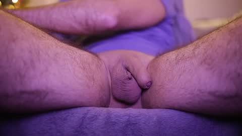 Snapshot of fvckinginfamouz chatting on 12.04.24 The Chillest Daddy online show from 12.04.24