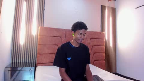 Snapshot of fykmor_2 chatting on 09.22.25 fykmor online show from 09.22.25