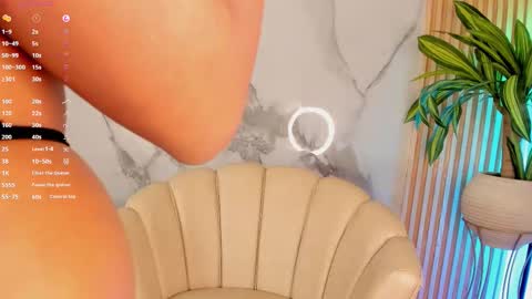   Independent model online show from 11.21.25