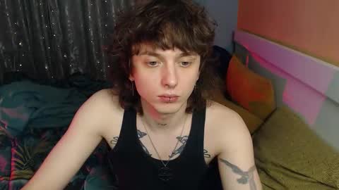 Snapshot of g1vememoney chatting on 12.18.25 Ian online show from 12.18.25