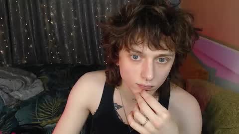 Snapshot of g1vememoney chatting on 12.21.25 Ian online show from 12.21.25