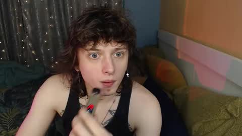 Snapshot of g1vememoney chatting on 12.22.25 Ian online show from 12.22.25