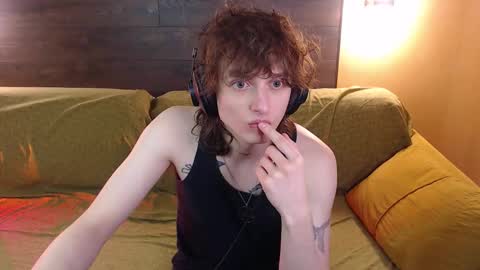 Snapshot of g1vememoney chatting on 03.11.26 Ian online show from 03.11.26