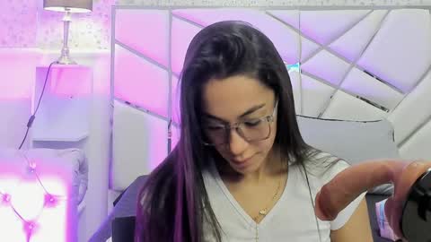 Snapshot of gabbieskinny chatting on 04.27.26 gabbieskinny online show from 04.27.26
