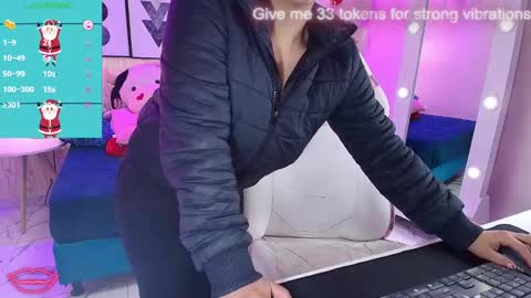 Snapshot of gabby_evanns chatting on 12.18.24 gabby_evanns online show from 12.18.24