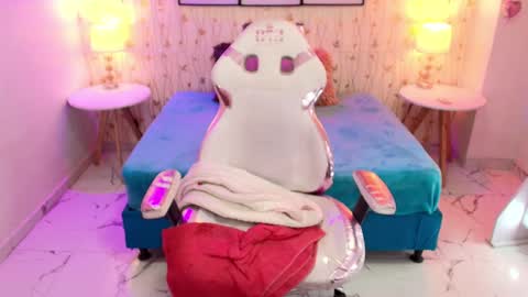 Snapshot of gabby_evanns chatting on 03.08.25 gabby_evanns online show from 03.08.25