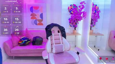 Snapshot of gabby_evanns chatting on 09.27.25 gabby_evanns online show from 09.27.25