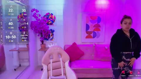 Snapshot of gabby_evanns chatting on 10.07.25 gabby_evanns online show from 10.07.25