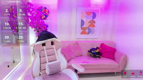 Snapshot of gabby_evanns chatting on 10.14.25 gabby_evanns online show from 10.14.25