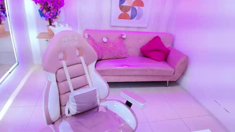 Snapshot of gabby_evanns chatting on 10.20.25 gabby_evanns online show from 10.20.25