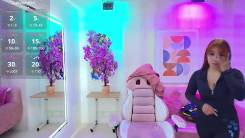 Snapshot of gabby_evanns chatting on 11.17.25 gabby_evanns online show from 11.17.25