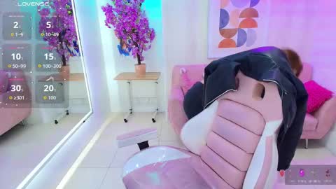 Snapshot of gabby_evanns chatting on 11.18.25 gabby_evanns online show from 11.18.25