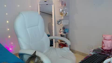 Snapshot of gabriela_morales01 chatting on 11.12.25 . online show from 11.12.25