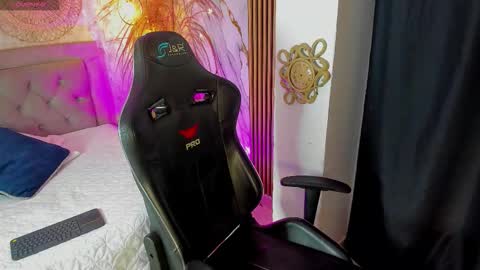 Snapshot of gabrielablake chatting on 10.21.25 online show from 10.21.25