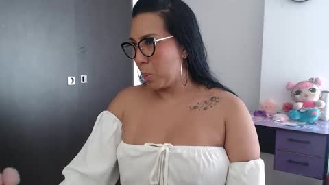 Gaby Blue online show from 10.16.25