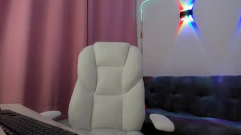 Snapshot of gaby_foox chatting on 02.11.25 gaby online show from 02.11.25