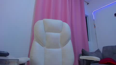 Snapshot of gaby_foox chatting on 10.01.25 gaby online show from 10.01.25