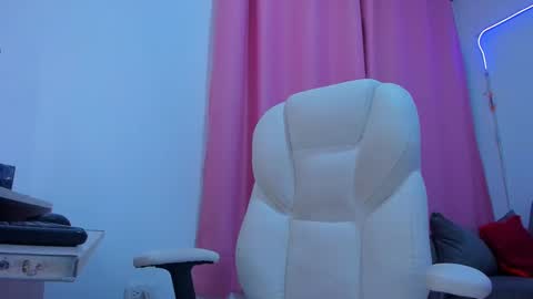 Snapshot of gaby_foox chatting on 10.04.25 gaby online show from 10.04.25