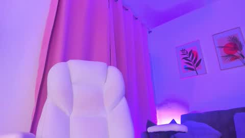 Snapshot of gaby_foox chatting on 11.24.25 gaby online show from 11.24.25