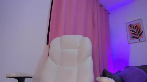 Snapshot of gaby_foox chatting on 12.15.25 gaby online show from 12.15.25