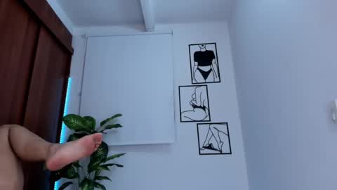 Snapshot of gaby_girl chatting on 01.10.25 online show from 01.10.25