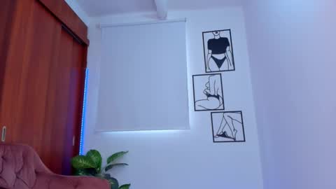 Snapshot of gaby_girl chatting on 09.10.25 online show from 09.10.25