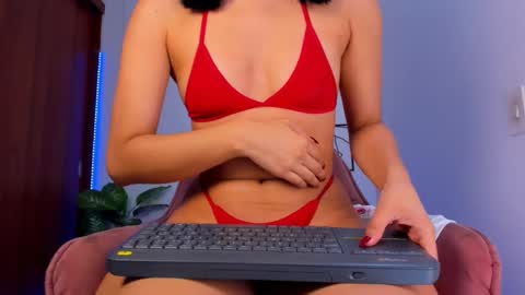 Snapshot of gaby_girl chatting on 09.19.25 online show from 09.19.25