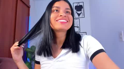 Snapshot of gaby_girl chatting on 10.14.25 online show from 10.14.25