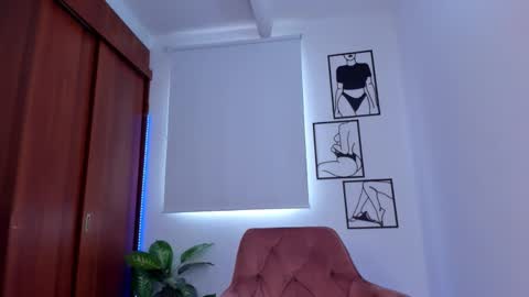 Snapshot of gaby_girl chatting on 10.19.25 online show from 10.19.25