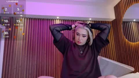 Snapshot of gabyrose9 chatting on 11.21.25 gabyrose9 online show from 11.21.25