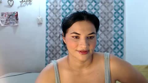 Snapshot of gabysot chatting on 12.21.25 gabysot online show from 12.21.25