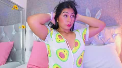 Snapshot of gabyttaylor chatting on 10.23.25 GABYTAYLOR online show from 10.23.25