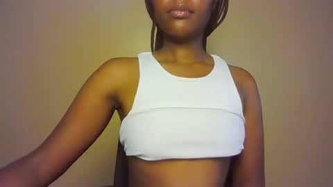 Snapshot of gada_charm chatting on 09.30.25 Gada online show from 09.30.25