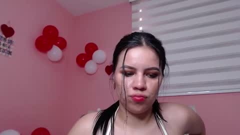 Snapshot of galayounng_ chatting on 02.16.25 Gala Y online show from 02.16.25