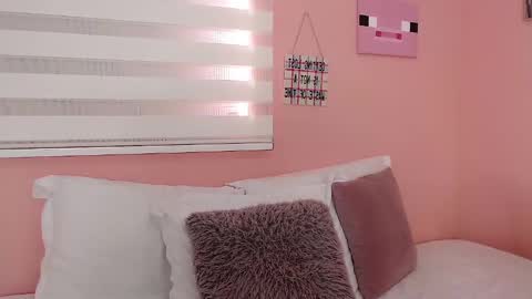 Snapshot of galayounng_ chatting on 02.25.25 Gala Y online show from 02.25.25