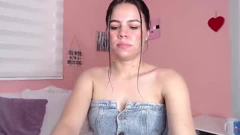 Snapshot of galayounng_ chatting on 03.02.25 Gala Y online show from 03.02.25