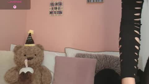 Snapshot of galayounng_ chatting on 11.08.25 Gala Y online show from 11.08.25