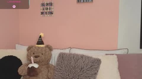 Snapshot of galayounng_ chatting on 11.29.25 Gala Y online show from 11.29.25