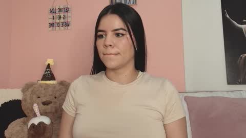 Snapshot of galayounng_ chatting on 12.14.25 Gala Y online show from 12.14.25