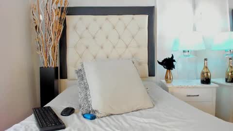 Snapshot of galehodgee chatting on 10.23.25 Gale online show from 10.23.25