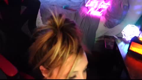 Snapshot of garagesex22 chatting on 12.21.24 Jenna - be back MONDAY night. online show from 12.21.24